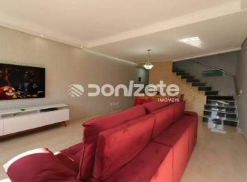 Casa · 252m² · 3 Quartos · 4 Vagas · Sobrado de 250m2 com 3 quartos, 4 vagas, churrasqueira, elevador em João Ramalho Santo André aceita