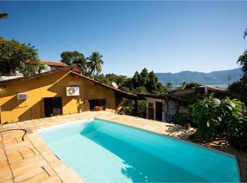 Casa · 104m² · 2 Quartos · 2 Vagas · Casa com Piscina e Pomar no Santa Tereza ao Lado da Vila em Ilhabela.