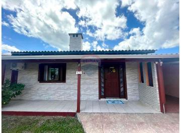 Casa · 200m² · 4 Quartos · 2 Vagas · Casa com Piscina no Jardim Beira Mar