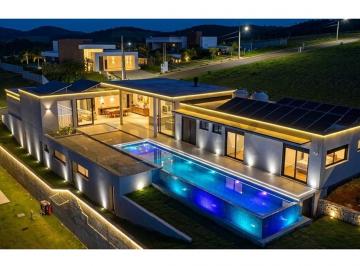 Casa · 1000m² · 3 Quartos · 4 Vagas · Casa dos Sonhos em Tuiuti: Moderna e Sustentável