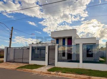 Casa · 210m² · 4 Quartos · 2 Vagas · Casa térrea com 4 quartos (2 suítes) Jardim Botânico – DF