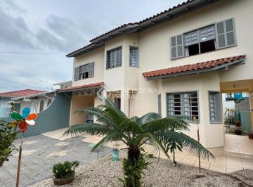 Casa · 215m² · 3 Quartos · 2 Vagas · Casa espaçosa com 215 m² privativos - Apta para financiamento