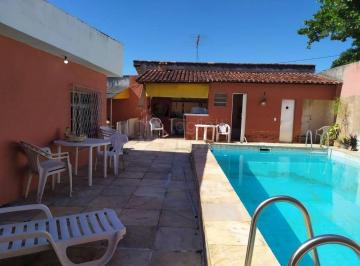 Casa · 203m² · 5 Quartos · 2 Vagas · Casa com piscina gigante a 2 quadras da praia | Espaço, lazer e preço de oportunidade por R$ 395 mil