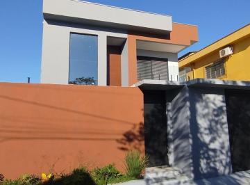 Casa · 180m² · 3 Quartos · 3 Vagas · "Sobrado Deslumbrante com Piscina e Pé-Direito Duplo no Indaiá."