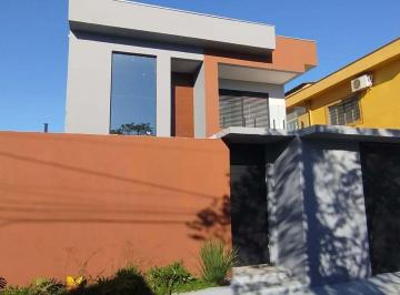 Casa · 180m² · 3 Quartos · 3 Vagas · "Sobrado Deslumbrante com Piscina e Pé-Direito Duplo no Indaiá."