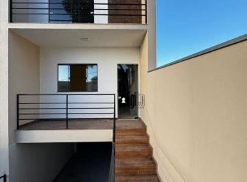 c92e3a65c806175e28e8c93d570ca695153cbde0 · Casa com 2 suítes, 3 vagas de garagem e quintal no Parque Indepedencia para venda com 160M²