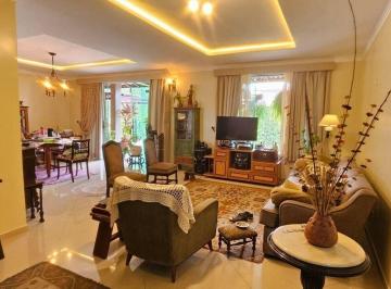 Casa · 450m² · 3 Quartos · 4 Vagas · Casa à Venda no Cypress Garden com Lazer Completo e Segurança 24h
