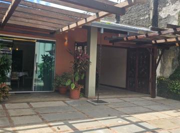 Casa · 450m² · 3 Quartos · 4 Vagas · Casa com Quintal e Quarto Extra à Venda em Ananindeua