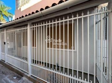 Fachada da casa · SCLRN 704 Bloco C - Asa Norte - Casa Térrea