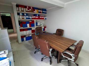 Comercial · 200m² · 4 Vagas · Casa comercial para locação com 04 quartos e 04 vagas de garagem