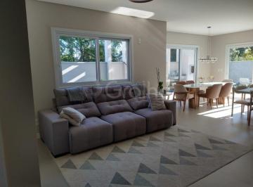 Casa · 237m² · 3 Quartos · 4 Vagas · Casa Nova com 3 Suítes e 243 m² Privativos na Cachoeira do Bom Jesus