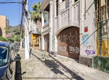 Comercial · 340m² · 2 Vagas · Casa comercial na Rua Artur Prado, N. 82 • 340 m²