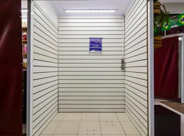 Comercial · 35m² · Loja em galeria na Avenida dos Jequitibás, N. 101 - conjunto 1/2 • 35 m²