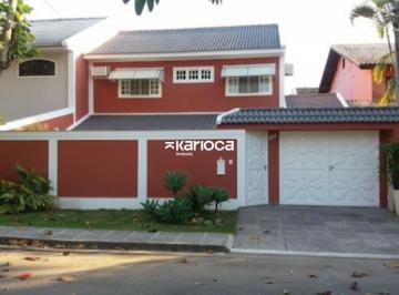 Casa · 316m² · 3 Quartos · 2 Vagas · Casa completa em Condominio Fechado 3 suites com dependência e deposito!