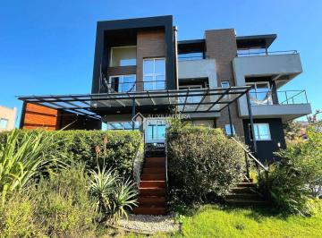 Casa · 170m² · 3 Quartos · 2 Vagas · Auxiliadora Predial aluga linda casa de 3 dormitórios, todos com suíte situada no Novo Cammpeche