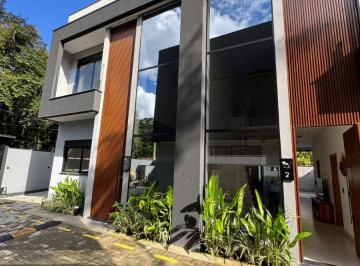 Casa de 4 quartos, São Sebastião · CASA DE ALTO PADRÃO À VENDA E LOCAÇÃO EM BOIÇUCANGA A 300 METROS DA PRAIA