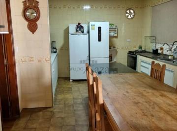 Comercial de 4 quartos, São José dos Campos · Oportunidade Casa com edícula Bairro Vila Nair 4 Dormitórios 211m² terreno 300m²