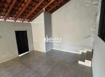 Casa · 350m² · 2 Quartos · 2 Vagas · Casa residencial com 2 quartos disponível para locação e venda no bairro Maravilha em Uberlândia-MG