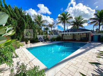 a88a8780615f0ab49f58abbb5cf76f97359351e3 · Casa à venda no Condomínio Fechado, Jardim Acapulco, 4 Suítes, Piscina e Churrasqueira - Mercuri Imó