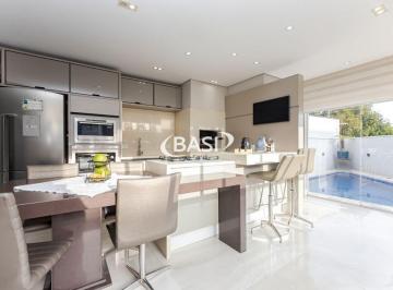 Casa · 253m² · 3 Quartos · 3 Vagas · Casa no condominio Villagio Del Sole com piscina.