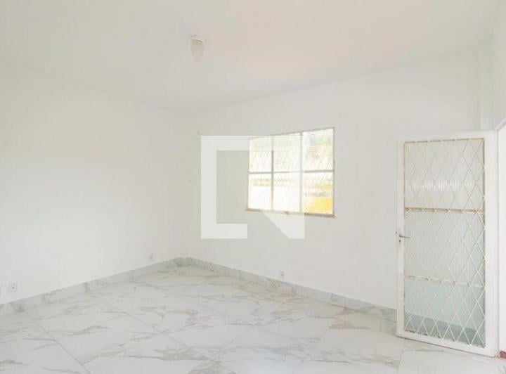 Foto do imóvel - Casa para aluguel em Pedra de Guaratiba com 2 quartos, varanda e quintal