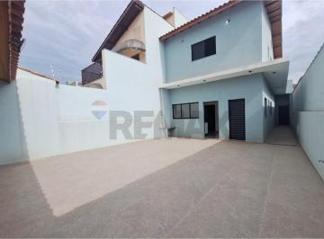 Casa · 186m² · 4 Quartos · 3 Vagas · Casa para alugar em Centro de 186.00m² com 4 Quartos, 1 Suite e 3 Garagens