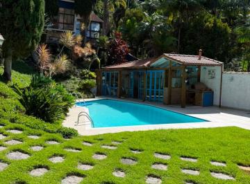 Casa de 3 quartos, Petrópolis · Excelente casa na Mosela com sala 3 amb, 3 qtos (1 suíte), c/piscina, área gourmet, 250m2 construção