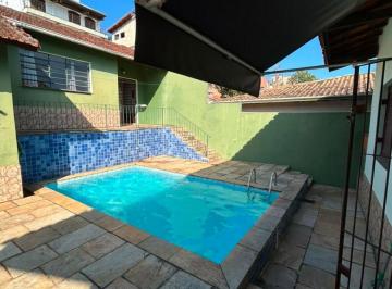 Casa de 4 quartos, Cotia · Casa à venda no Jardim dos Ipês com 4 quartos