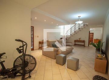 Localizada no bairro Água Rasa, esta espaçosa casa oferece o conforto e a conven · Casa à Venda - Belém, 3 Quartos, 307 m2