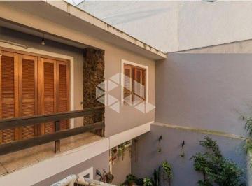 Casa · 140m² · 3 Quartos · 2 Vagas · Casa de 3 quartos/dormitórios, sendo 1 suíte, 2 vagas e ótima localização