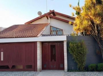 Casa · 220m² · 3 Quartos · 3 Vagas · Casa para alugar em Retiro de 220.00m² com 3 Quartos, 1 Suite e 3 Garagens