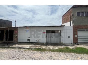 Casa · 150m² · 3 Quartos · 2 Vagas · "Encantadora Casa em Pajuçara, Ideal para a Família"