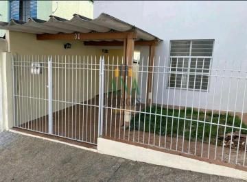 Casa · 3 Quartos · Casa de 03 dormitórios a Venda