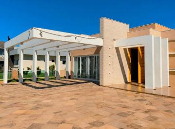 Casa · 220m² · 2 Vagas · CASA TÉRREA MOBILIADA À VENDA COM 2 SUÍTES