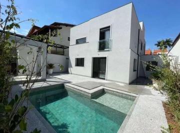 Casa de 3 quartos, Santana de Parnaíba · Belíssima casa em condomínio à venda com suites, 200m² à venda em Alphaville, Santana de Parnaíba