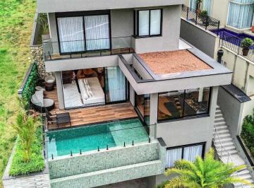 Casa de 5 quartos, Santana de Parnaíba · Casa com 450 m² e 5 quartos em venda em Tamboré