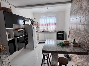 Foto 01 · Apartamento à venda em Poços de Caldas-MG, com 2 quartos, 1 suíte, 2 salas, 1 banheiro, 1 vaga e 82m
