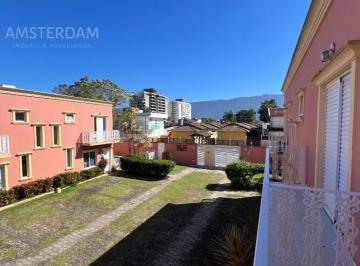 Foto 01 · Imperdível casa em condomínio à venda na região central de Bertioga, com 3 quartos sendo 1 suíte, sa