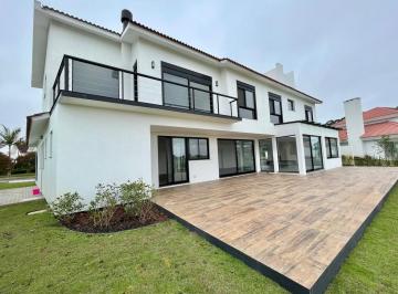 Casa · 520m² · 4 Quartos · 2 Vagas · 🏡 CASA DE ALTO PADRÃO NO CONDOMÍNIO GREEN VILLAGE – Xangrila/RS