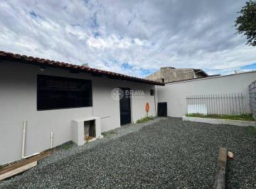 Casa · 1 Quarto · 2 Vagas · CASA COM 1 QUARTO NO BAIRRO SÃO VICENTE, ITAJAÍ