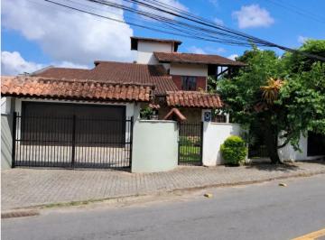 Casa de 4 quartos, Joinville · Casa de 315 m² com 4 quartos em terreno de 694 m² - Bairro Glória