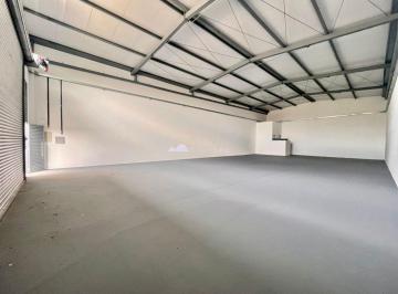 3767_ip15X49g8BkVTp5YUZmhz_37676a39529edf7cb.jpg · GALPÃO NOVO À VENDA | 300m² | BAIRRO RIO BRANCO