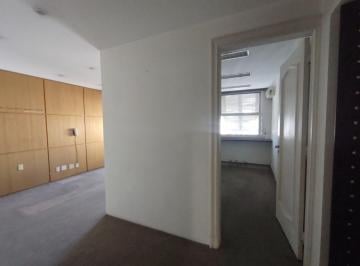 Comercial de 7 quartos, São Paulo · Excelente Conjunto Comercial ao Lado do Edifício Itália. 175 m². 7 salas. 2 vagas. Venda ou Locação.