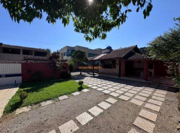 Casa de 3 quartos, São Sebastião · Casa de rua com ótima localização