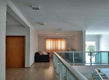 Casa de 3 quartos, Uberlândia · Sobrado à venda no bairro Jardim Karaíba em Uberlândia.