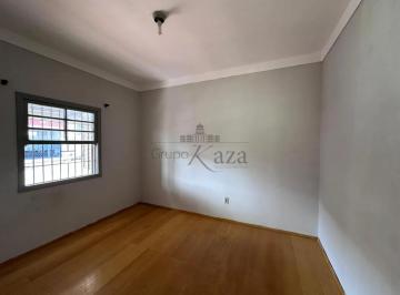 Casa de 3 quartos, Jacareí · Casa - Centro - 3 Dormitórios - 170m².