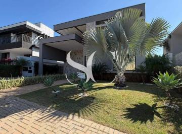 Casa · 245m² · 3 Quartos · 4 Vagas · Vende-se casa em Condomínio Fechado no bairro de Alphaville em Votorantim