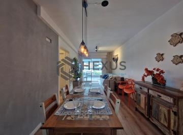 Foto · Apartamento reformado, frente mar, com varanda gourmet, e vista mar em prédio no