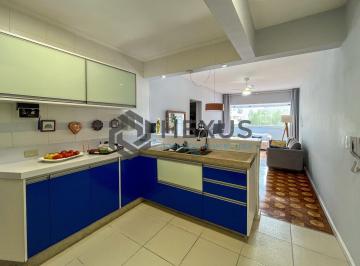 Foto · Apartamento reformado com varanda e lazer nas Pitangueiras, Guarujá