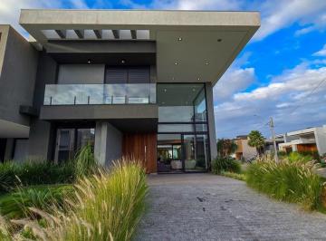 Casa · 260m² · 4 Quartos · 2 Vagas · 🏡 CASA MARAVILHOSA NO CONDOMÍNIO BLUE – Xangri-Lá